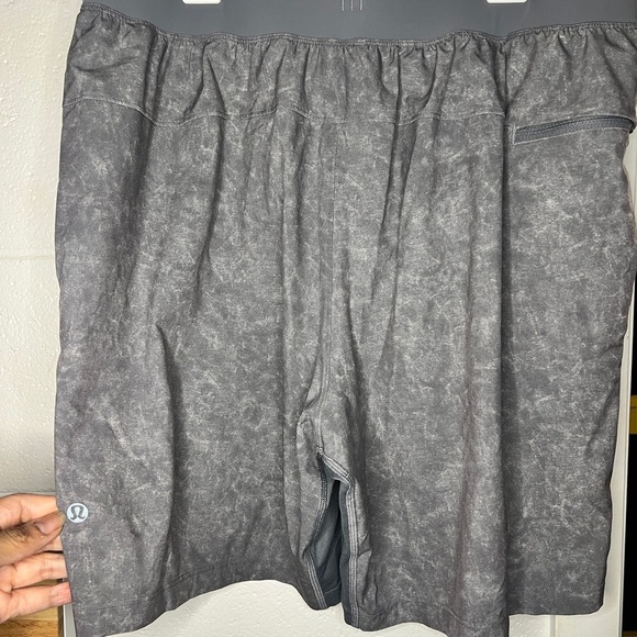 Lululemon T.H.E. Short 7" *Linerless
Gravel Dust Asphalt Grey Multi - Picture 2 of 5